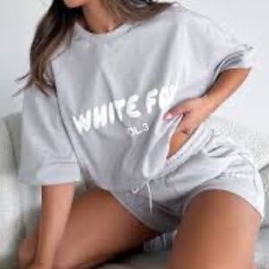 WHITE FOX OFFSTAGE OVERSIZED TEE MOON SIZE L/XL!